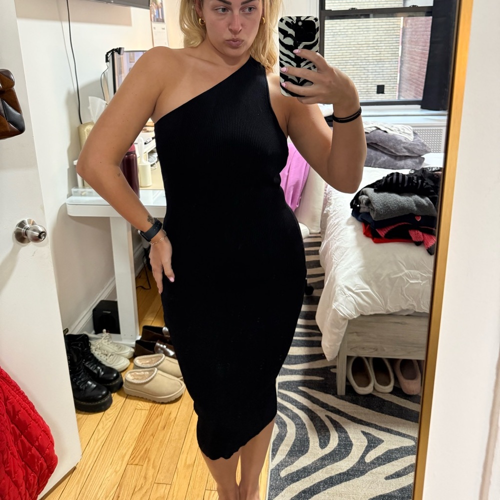Elegant Black One-Shoulder Dress